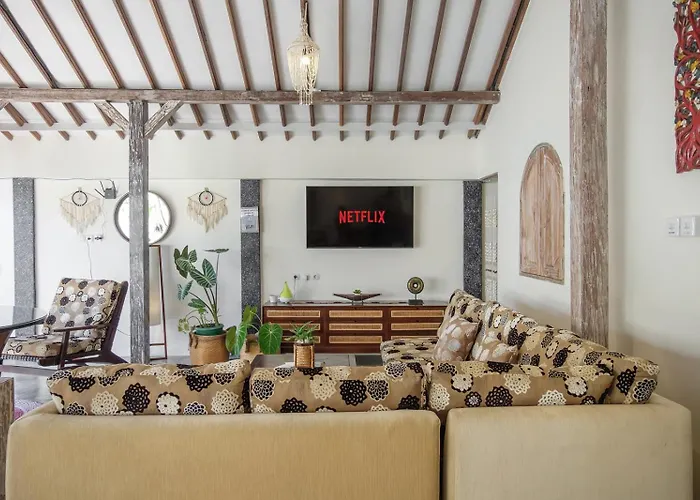 Madeira Javanese Joglo, Villa *