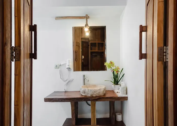Madeira Javanese Joglo, Villa *