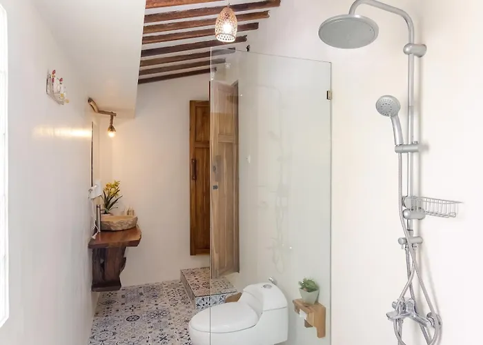 Madeira Javanese Joglo, Villa